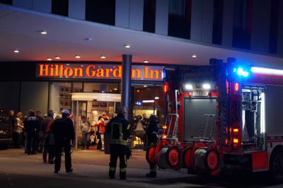 Stuttgart: Schmorbrand loest Feuerwehreinsatz im Hotel Garden Inn aus. 